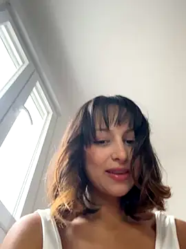 Snapshot of MaiaRouge chatting on October 31, 2025, 11:00 am MaiaRouge online show from October 31, 2025, 11:00 am