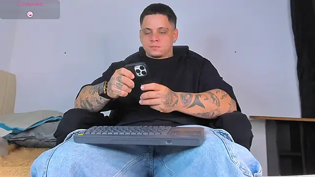 denis munera online show from October 8, 2025, 9:40 am