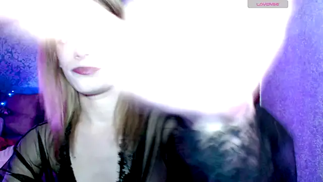 Snapshot of Kate__Loves chatting on April 21, 2026, 7:17 pm Kate Loves online show from April 21, 2026, 7:17 pm