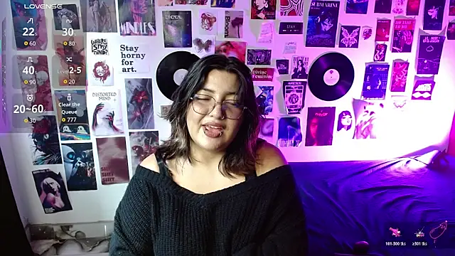 Snapshot of Roxy_f_w chatting on April 21, 2026, 4:34 pm Roxy f w online show from April 21, 2026, 4:34 pm