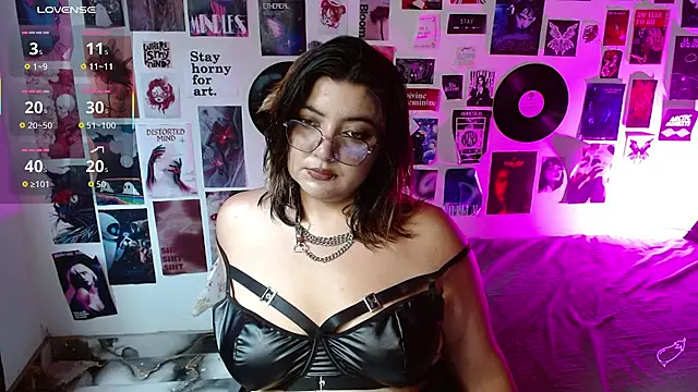 Snapshot of Roxy_f_w chatting on April 28, 2026, 6:24 pm Roxy f w online show from April 28, 2026, 6:24 pm