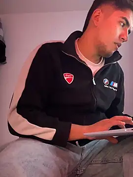 tomy hot20 online show from September 22, 2025, 10:12 pm