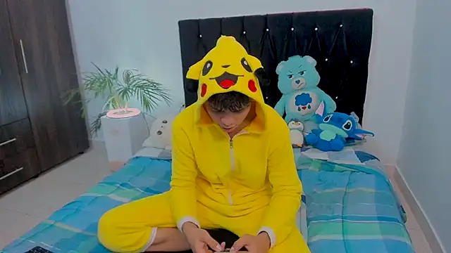 Zacktorres  online show from October 5, 2025, 11:24 pm