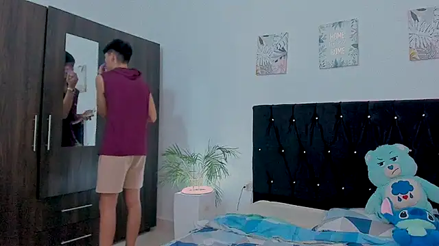 Zacktorres  online show from October 17, 2025, 12:01 am