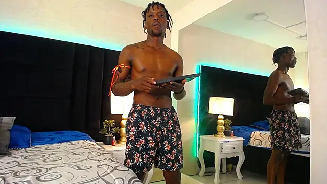 Snapshot of SkylerBigxxx chatting on April 14, 2026, 4:18 am SkylerBigxxx online show from April 14, 2026, 4:18 am