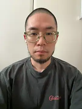 koeanboy11 online show from September 16, 2025, 3:18 am