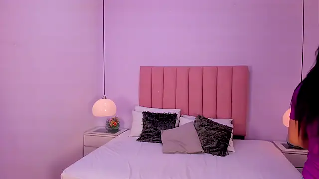 Amy Ferreira online show from November 13, 2025, 10:19 pm