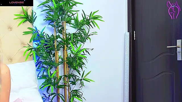 CoraVex online show from September 22, 2025, 4:25 am