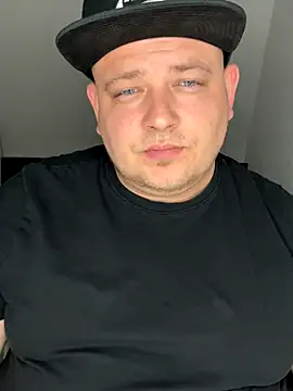 xXLustMolchXx online show from September 23, 2025, 4:21 pm