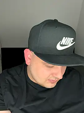 xXLustMolchXx online show from September 24, 2025, 4:32 pm