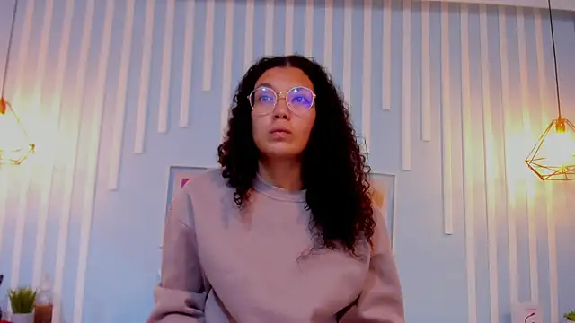 SweetStarr  online show from October 10, 2025, 12:48 pm