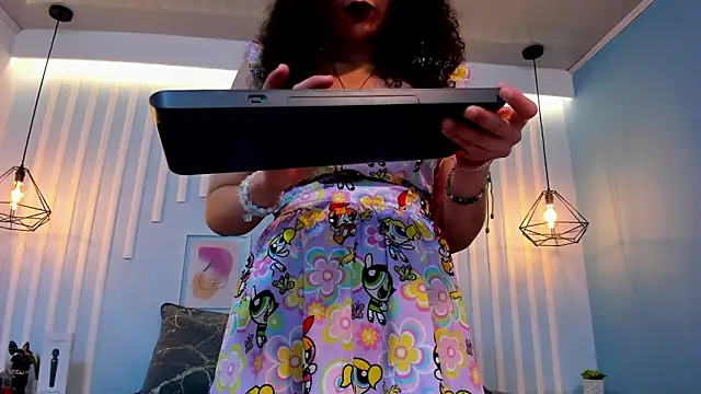 SweetStarr  online show from November 3, 2025, 1:12 pm