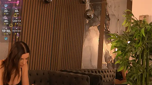 LunaVyx online show from October 3, 2025, 4:09 am