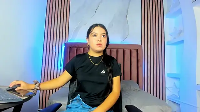 LunaWiill  online show from October 16, 2025, 12:50 pm