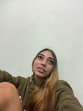 loirinhaaa online show from November 21, 2025, 3:11 pm