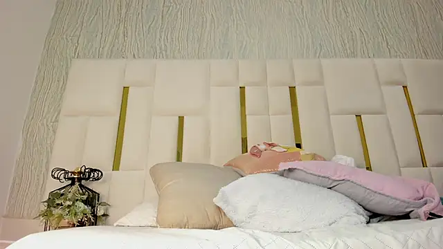 Snapshot of mia_vy chatting on May 14, 2026, 3:02 am mia vy online show from May 14, 2026, 3:02 am