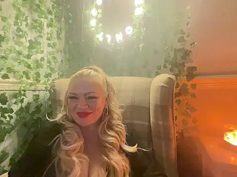 BonnyDesire online show from November 25, 2025, 5:57 pm