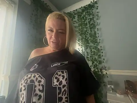 BonnyDesire online show from February 5, 2026, 1:27 pm