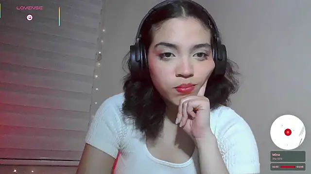  curiouskitten  online show from November 30, 2025, 3:32 am