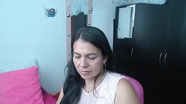 Snapshot of camilavargas_ chatting on October 3, 2025, 9:12 pm camilavargas  online show from October 3, 2025, 9:12 pm