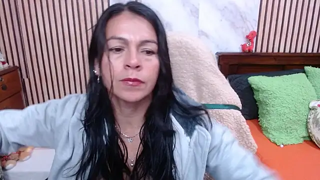 Snapshot of camilavargas_ chatting on October 10, 2025, 1:54 pm camilavargas  online show from October 10, 2025, 1:54 pm