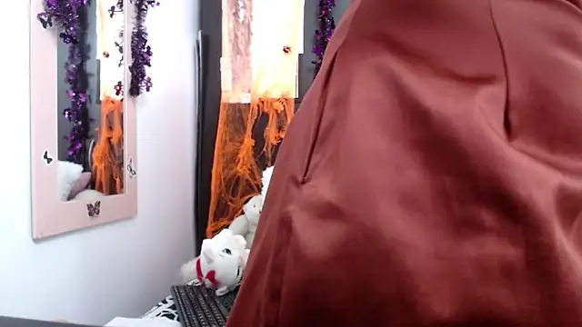 Snapshot of camilavargas_ chatting on October 18, 2025, 9:48 pm camilavargas  online show from October 18, 2025, 9:48 pm
