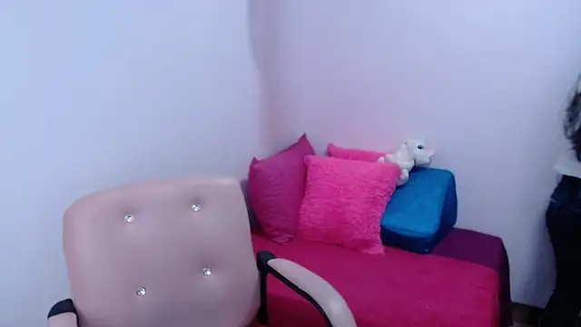 camilavargas  online show from March 25, 2026, 9:10 pm