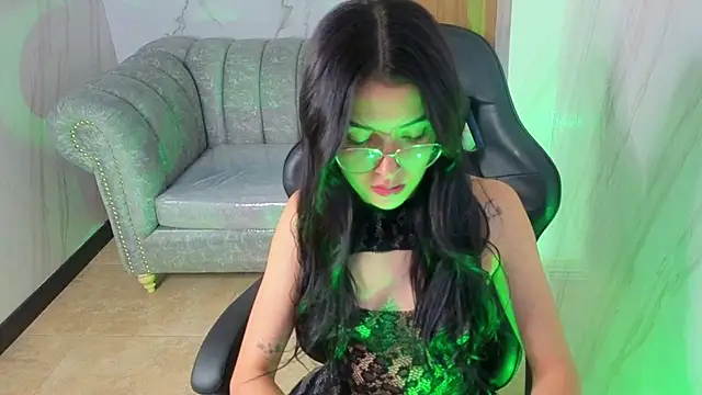 sophiadoll tf online show from November 22, 2025, 1:32 pm