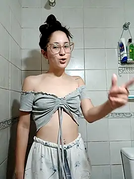 Snapshot of linameii chatting on October 24, 2025, 4:09 am linameii online show from October 24, 2025, 4:09 am