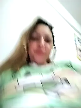 Lunita86 online show from April 6, 2026, 2:07 pm