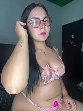 Snapshot of sacha_torres02 chatting on June 28, 2026, 5:02 am sacha torres02 online show from June 28, 2026, 5:02 am