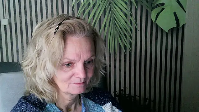 Zoe Steell online show from October 24, 2025, 12:23 pm