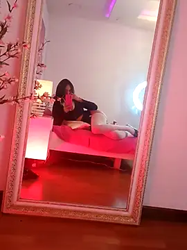 Snapshot of RouseWhitte chatting on November 3, 2025, 3:24 pm RouseWhitte online show from November 3, 2025, 3:24 pm