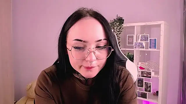 MollyKissy online show from October 17, 2025, 8:06 am