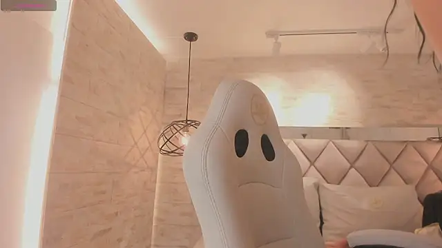 grace daviss online show from April 10, 2026, 10:53 am