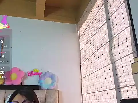 queenalexxa111 online show from September 26, 2025, 4:55 pm