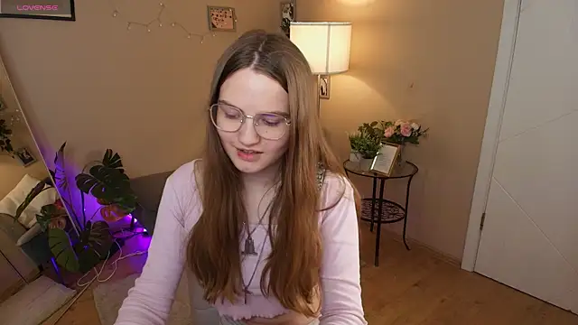 Evii Stich online show from September 22, 2025, 6:21 pm