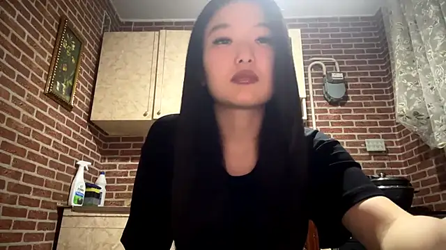 EmmaLeexth online show from February 10, 2026, 2:10 pm