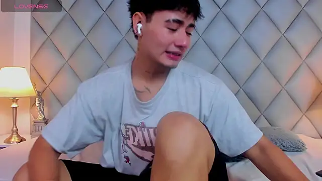 Clement Reyes online show from November 30, 2025, 3:16 pm