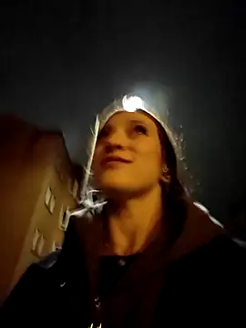 laradoom online show from October 20, 2025, 3:40 am