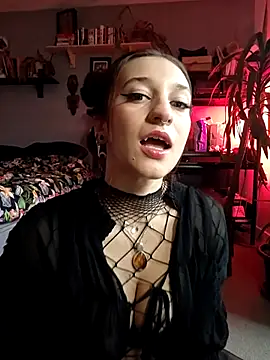 laradoom online show from October 29, 2025, 3:36 pm