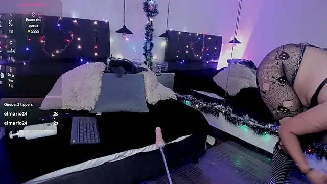 SabrinaV  online show from November 17, 2025, 11:49 am