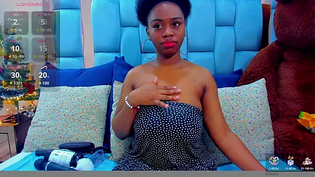 hazellanee online show from November 28, 2025, 4:37 am