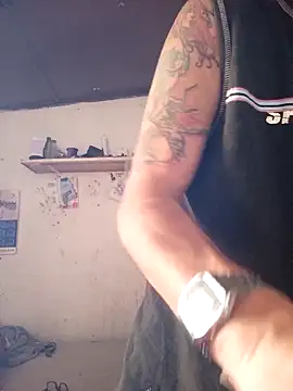 Snapshot of Lionardovssf35 chatting on December 4, 2025, 3:43 pm Lionardovssf35 online show from December 4, 2025, 3:43 pm