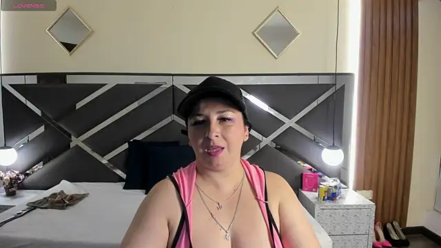 AgataThompson  online show from February 20, 2026, 8:20 pm