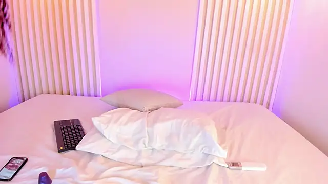 rossvega online show from October 3, 2025, 8:06 pm