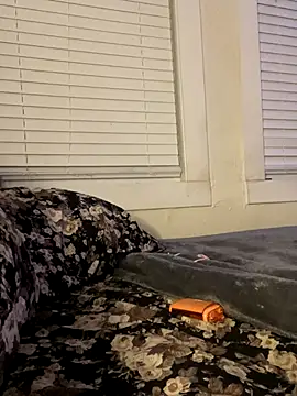 QUEENCALIMOD online show from November 18, 2025, 3:34 am