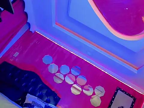 Julia Bulette1 online show from September 28, 2025, 2:39 am