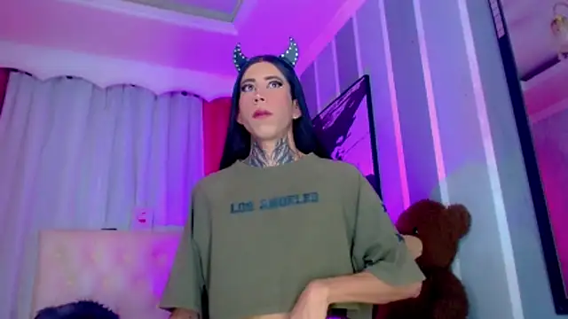 Julia Bulette1 online show from April 5, 2026, 1:19 pm