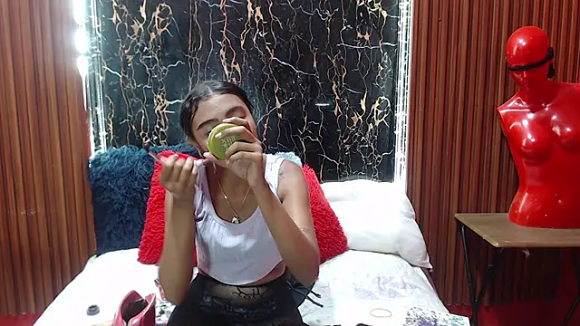 MadelinPaterson online show from October 7, 2025, 6:27 pm